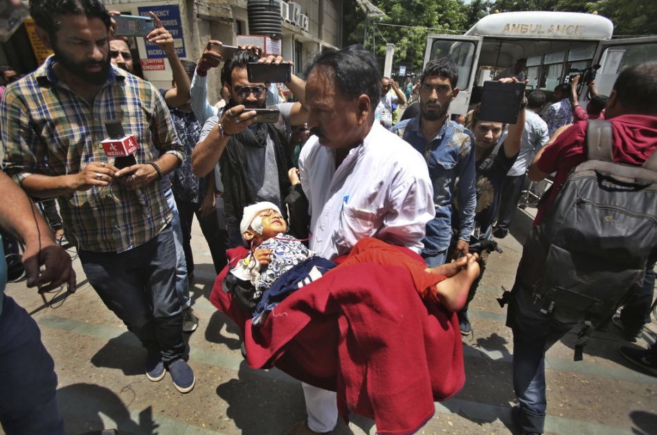 Indija: Najmanje 35 mrtvih u udesu prenatrpanog mini-busa