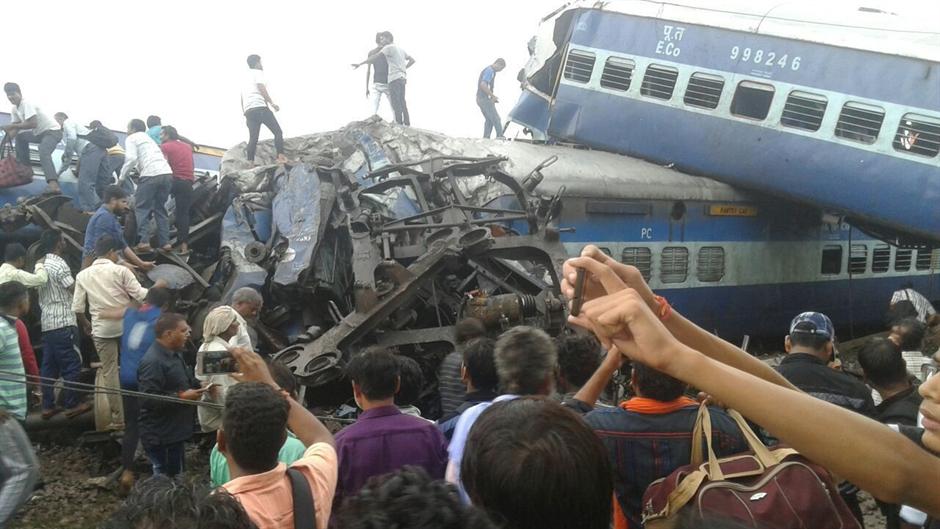 Indija: Voz iskočio iz šina, poginulo 23 ljudi