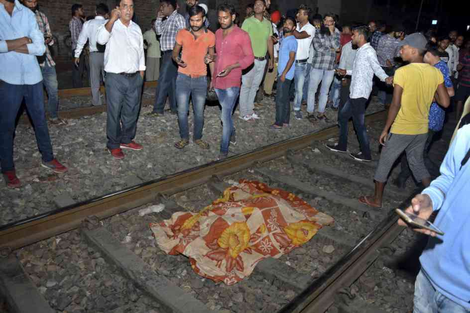 U Indiji voz naleto na ljude, poginulo najmanje 58 osoba