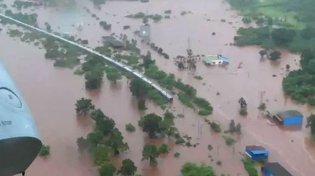 Indija, evakuisano svih 700 putnika iz poplavljenog voza
