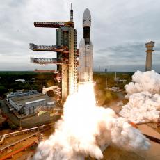 Indijski svemirski brod uspešno ušao u lunarnu orbitu: SLEDI SLETANJE NA MESEC! (FOTO)