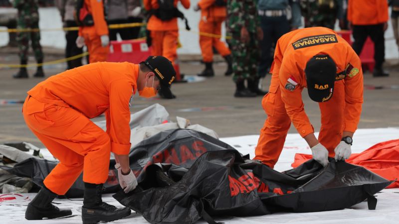 Indonežanske vlasti locirale crne kutije palog putničkog aviona