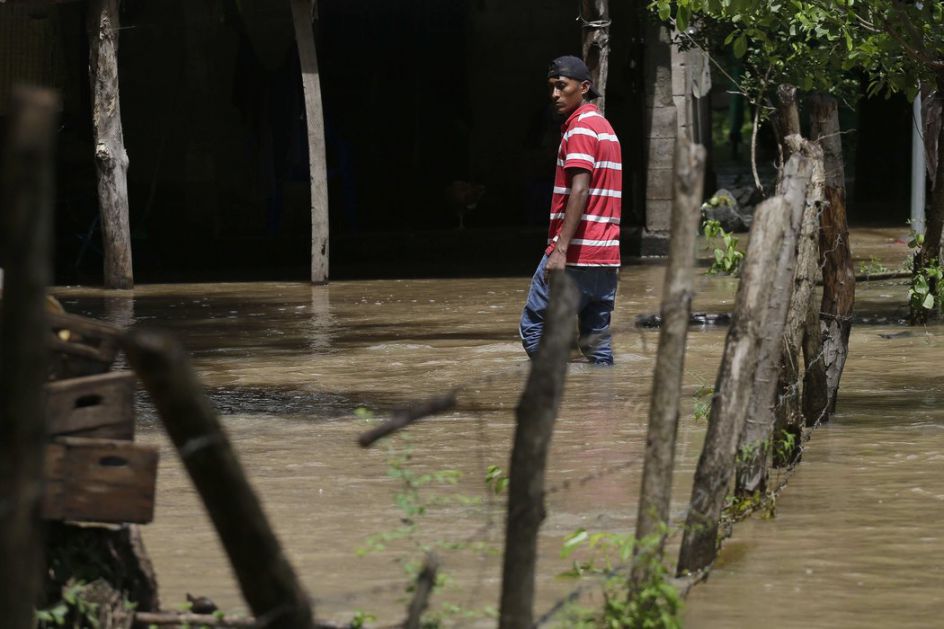 Indonezija:Poplave odnele 89 života, 159 povređeno