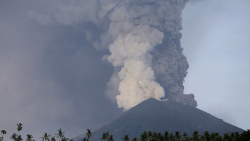 Indonezija: Vulkan Soputan izbacuje pepeo, izdato upozorenje 