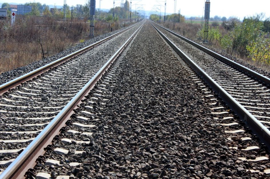 Radnici Železnice uklanjaju smrskane vagone kod Despotovca