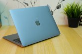 Intel bocnuo Apple - uporedili svoj laptop i MacBook VIDEO