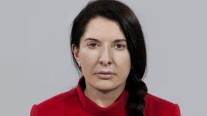 Intervju petkom – Marina Abramović: O 47 godina pauze, politici, bolu u performansu i mladima na Balkanu
