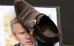
					Iračanin koji je Buša gađao cipelama, kandidat na izborima 
					
									