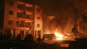 Iran tvrdi da je napao Izrael salvom raketa, tri osobe poginule