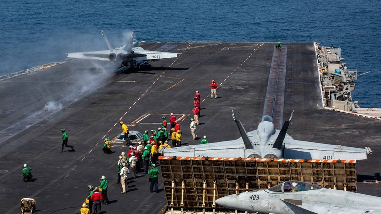 Iran tvrdi da je primorao američki nosač aviona da se povuče