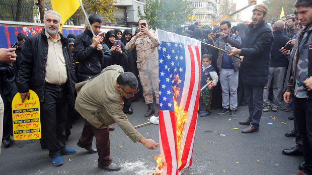 Iranska fabrika proizvodi američke zastave za potpalu