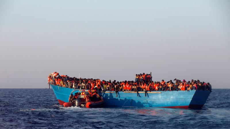 Irska mornarica spasila 712 migranata kod obale Libije 