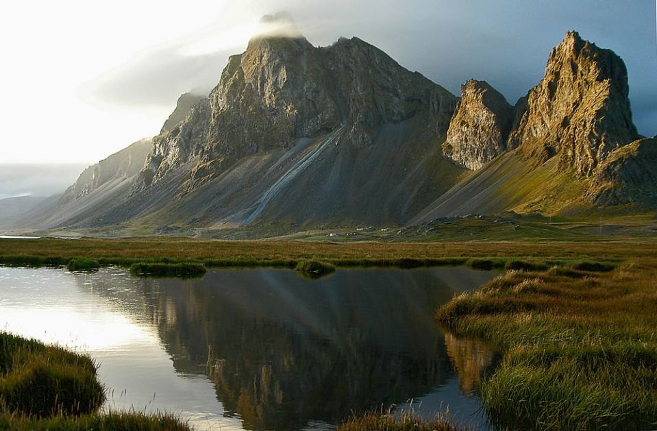 Island- zemlja geoloških čuda i most između dva kontinenta