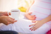 Ispijanje kafe u trudnoći šteti razvoju bebe i povećava rizik od pobačaja