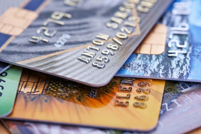 Isplate li se dozvoljeni minus i kreditne kartice? Kome kredit najviše treba, ne dobija ga