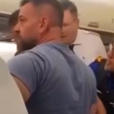Isplivao SNIMAK INCIDENTA na letu Ženeva-Priština: Muškarac pokušao da otvori vrata aviona, putnici se bacili na njega - neviđena drama (VIDEO)