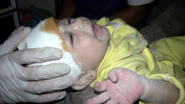 Ispod ruševina u Idlibu spašena jednomjesečna beba