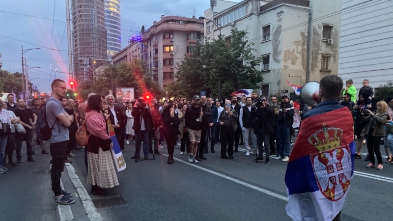 Ispred nemačke ambasade u Beogradu manji protest na poziv desničara