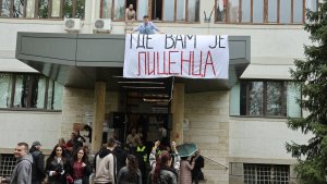 Istekao rok dekanata za potpunu deblokadu Medicinskog fakulteta u Nišu: Studenti pozvali policiju da ne interveniše, a građane na protest