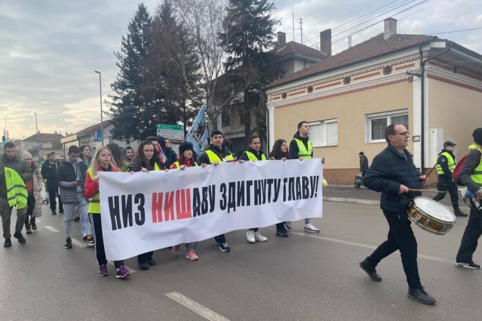 „Isti glas, ista borba“ – protest u Pirotu na dan izbora u Zaječaru i Kosjeriću