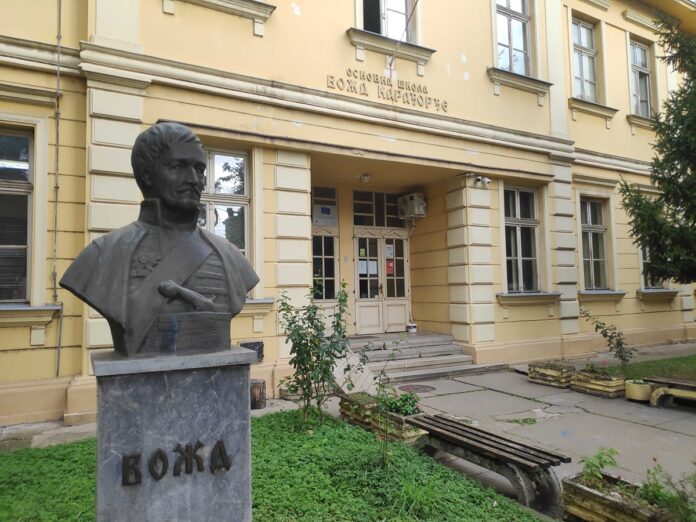 Istorija pisana kroz ratove, u lepim vremenima do digitalnog doba – niška Voždova škola napunila 136 godina