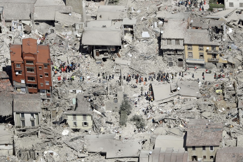 Italija: Jak zemljotres, Amatriče dokusuren