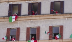 Italijani slavili godišnjicu oslobodjenja pevajući Bella ciao sa terasa