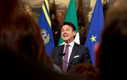 
					Italijanski premijer spreman na ostavku ako se ne reši spor u Vladi 
					
									