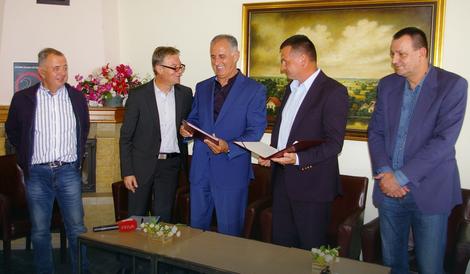 Ivanjica: Potpisan sporazum o saradnji preduzeća Mona Javor i kompanije ’Chips Way