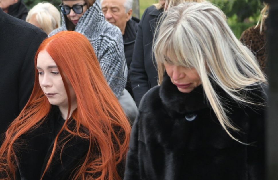 Izašla sa ćerkom: Suzana prvi put u javnosti posle Sašine smrti VIDEO