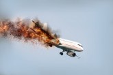 Izbegnuta tragedija u Rusiji: Oba motora na Boingu 737 se zapalila, pilot uspeo da sleti VIDEO