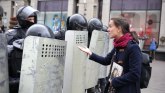 Previranja u Belorusiji: Nobelovka Svetlana Aleksijevič na meti maskiranih, hapšenje opozicionara, Kolesnikova u zatvoru