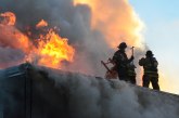 Izgorela garaža u stambenoj zgradi u Novom Sadu – na terenu vatrogasci i hitna pomoć VIDEO