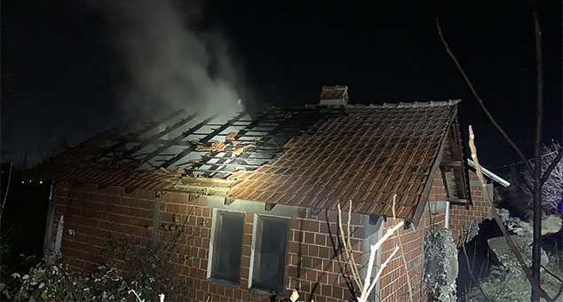 Izgorela kuća Srbina povratnika u Belom Polju kod Peći (VIDEO)