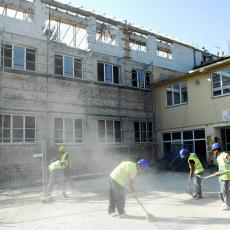 Izgorela pre godinu dana: Počela sanacija osnovne škole u Grockoj (FOTO)