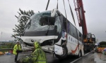 Izleteo školski autobus, poginulo 35 putnika, od toga 32 dece