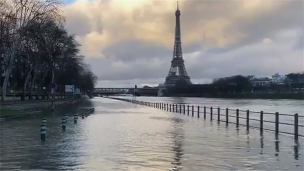 Izlila se Sena, zatvoreni putevi u Parizu (VIDEO)