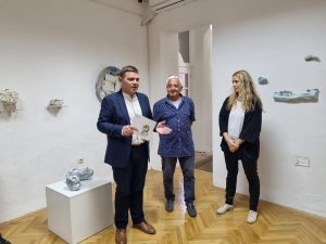 Izložba Velimira Vukićevića otvorena u Muzeju u Beloj Crkvi