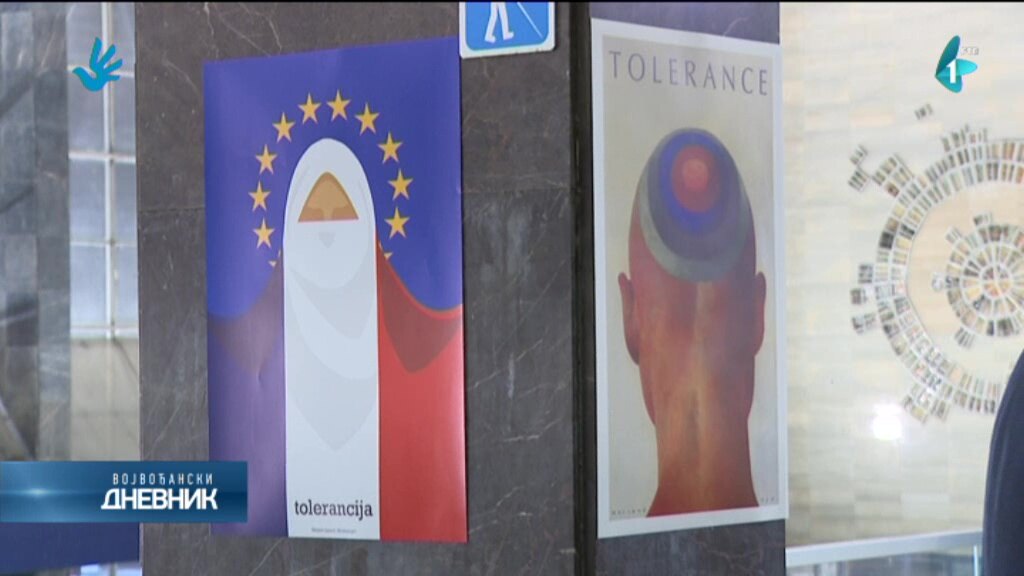 Izložba plakata o toleranciji u hodniku novosadske Železničke stanice