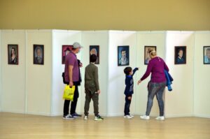 Izložba portreta glumaca u Oficirskom domu u Nišu