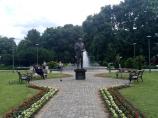 Izmeštaju se spomenici iz parka u centru Leskovca
