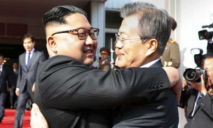 Iznenadni sastanak: Pao zagrljaj lidera dve Koreje