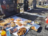 Iznošenje hrane na grobovima je pogrešno?
