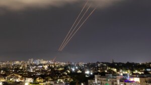 Izrael u stanju najviše pripravnosti posle nezapamćenog iranskog vazdušnog napada