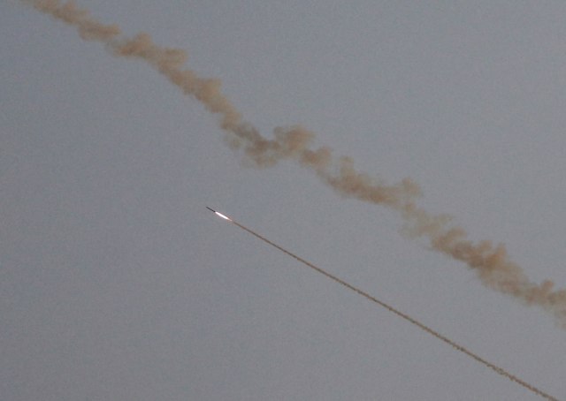 Izraelski avion bombardovao položaje Hamasa nakon raketiranja iz Gaze