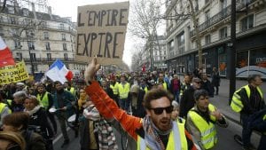 Izveštaj: Pokret Žuti prsluci imao umeren uticaj na francusku privredu