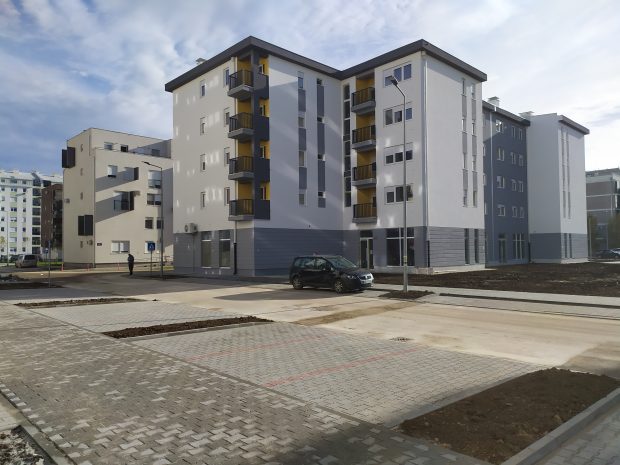 Завршена изградња саобраћајних површина у насељу Jуговићево