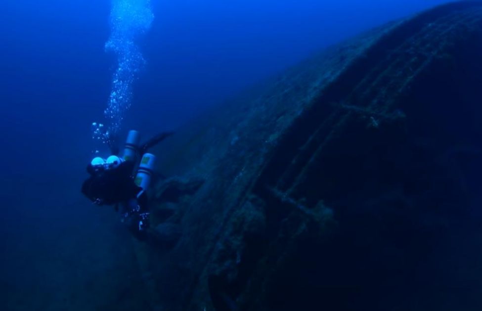 JADRAN KRIJE TAJNE LETEĆE TVRĐAVE: Evo kako je ronilac uspeo da snimi olupinu čuvenog bombardera B-17 (VIDEO)