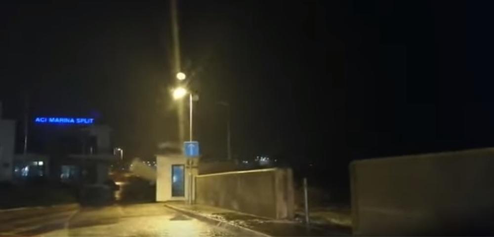 JAK CIKLON UDARIO NA HRVATSKU OBALU: U Splitu talasi dolaze do kafića, u Rovinju 70 litara kiše! (VIDEO)