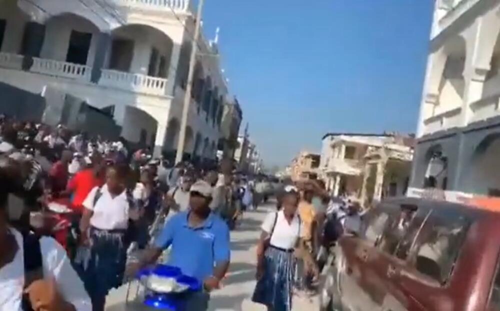 JAK ZEMLJOTRES NA HAITIJU, DVOJE STRADALO: Potres jačine 5,3 stepana! Ljudi u panici trčali ulicama! (VIDEO)